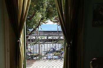 Couette-café Promenade 3*
